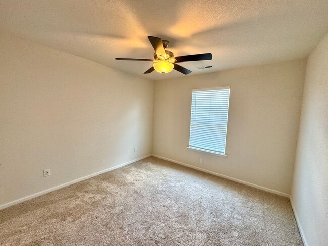 Building Photo - Spacious Suffolk Home in Desirable Bennett...