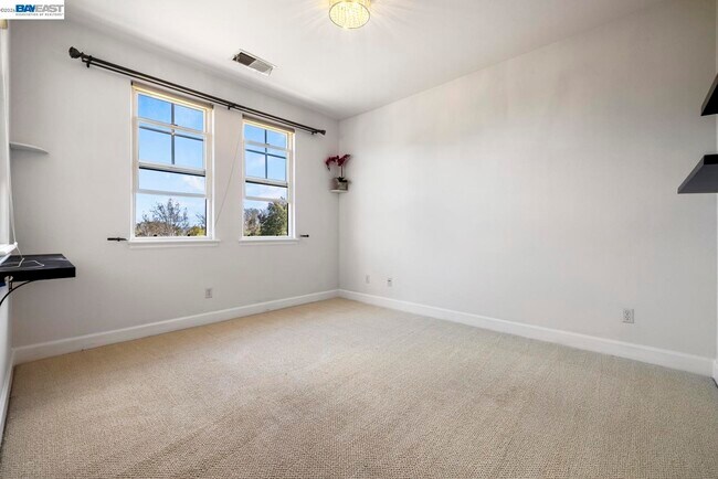 Building Photo - 3479 Gravina Pl