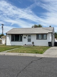 Building Photo - Cozy 2 bedroom 1 bath House!