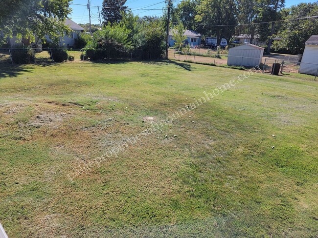 Building Photo - 2 Bed 1 Bath Bungalow on College