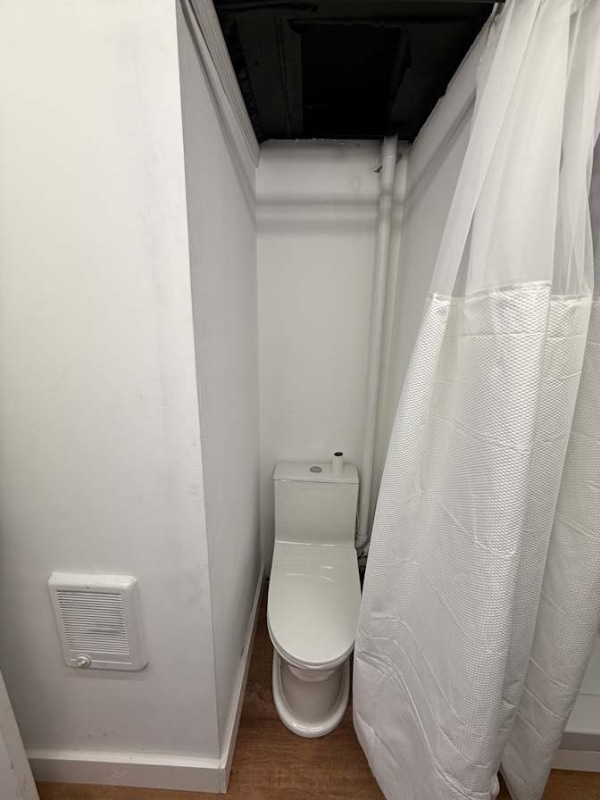 Building Photo - 82 W Broadway