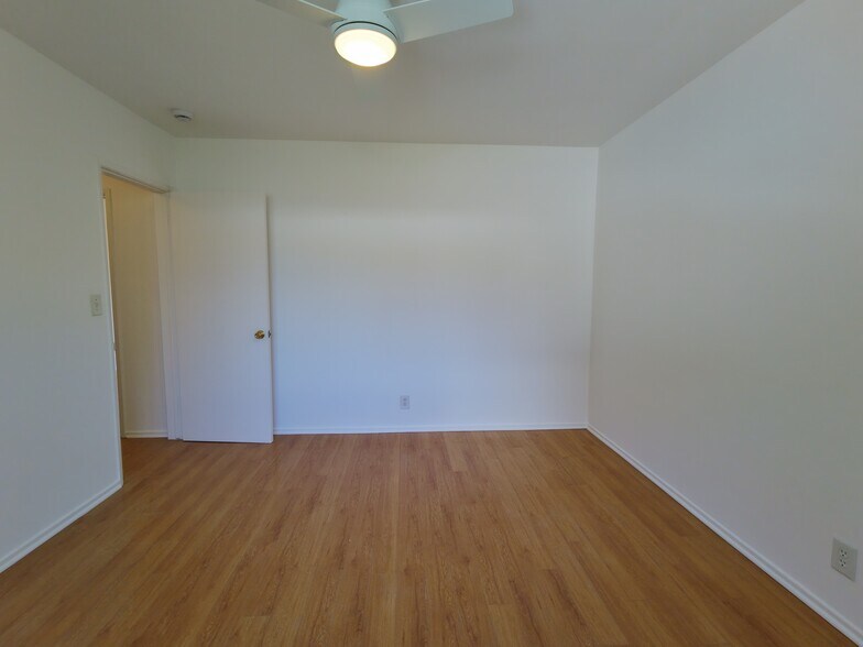 Building Photo - 919 N Orange Grove Ave