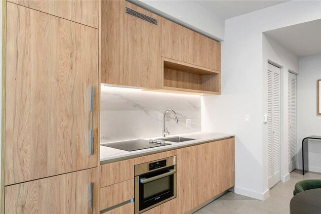 Building Photo - 601 N Miami Ave