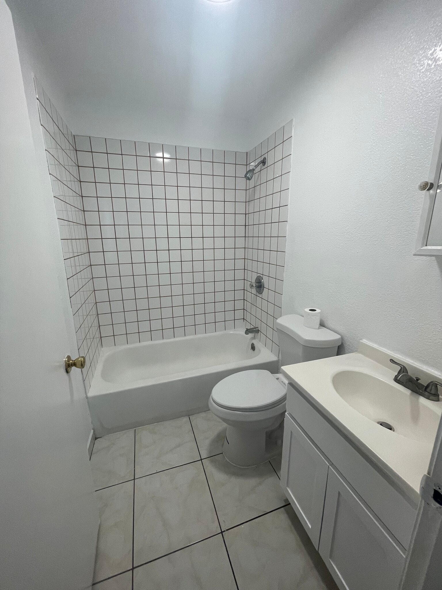 Building Photo - 714 S Record Ave