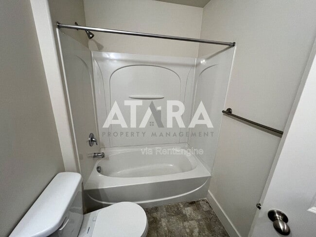 Building Photo - 713 Kirkbride Ave