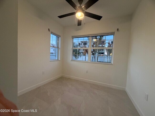 Building Photo - 154 Crescent Beach Dr