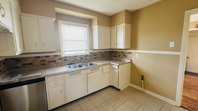 Building Photo - 4868 Southern Ave