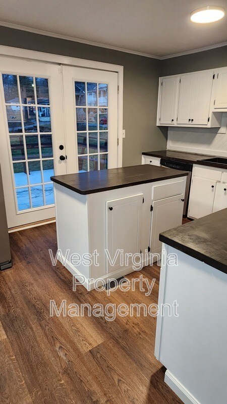 Building Photo - 415 Valley Rd