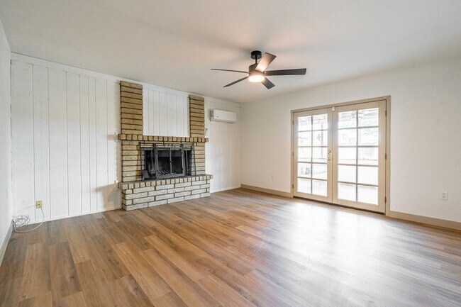 Building Photo - 5739 W Monte Vista Rd