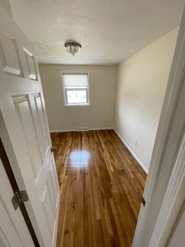 Building Photo - 16 Totman Dr