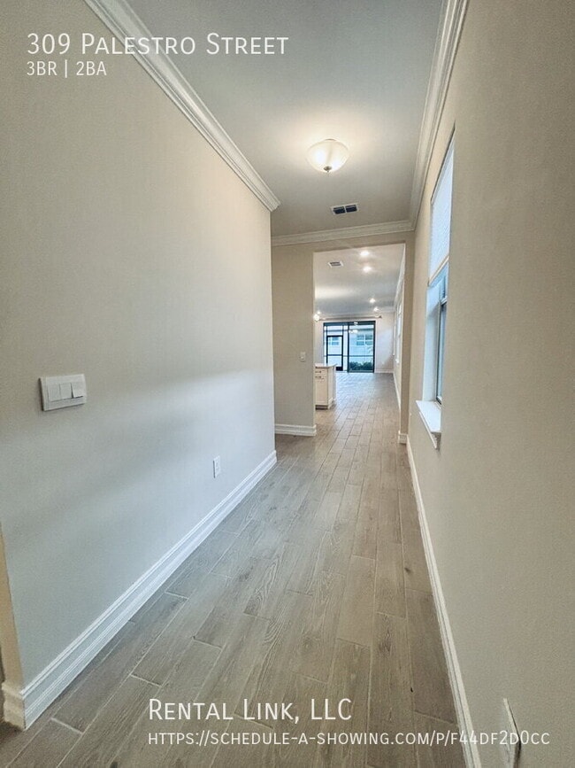 Building Photo - 309 Palestro St