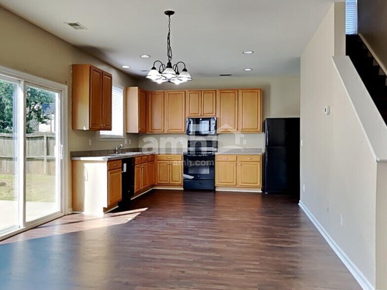 Building Photo - 105 Graduate Ln
