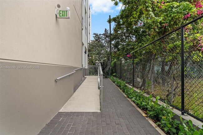 Building Photo - 650 SW 1st St