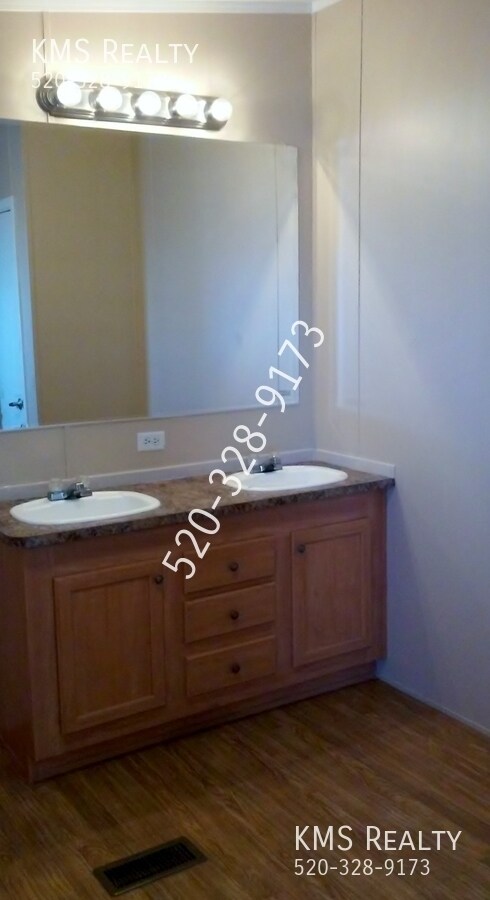 Building Photo - 6269 S Randall Blvd