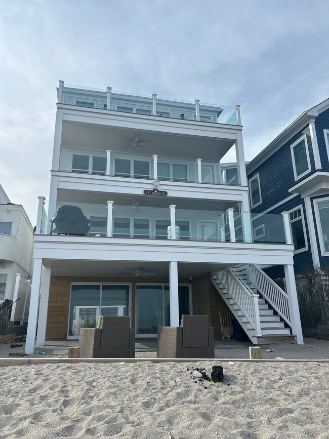 Building Photo - 1019 Fairfield Beach Rd