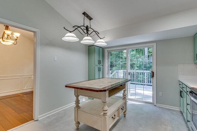 Building Photo - Gorgeous Single Family Home on a Cul-de-Sac!