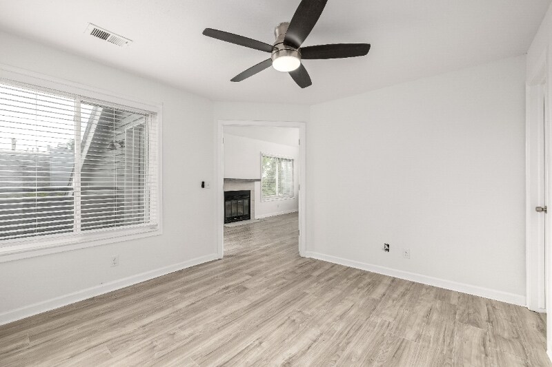 Building Photo - 8500 E Jefferson Ave