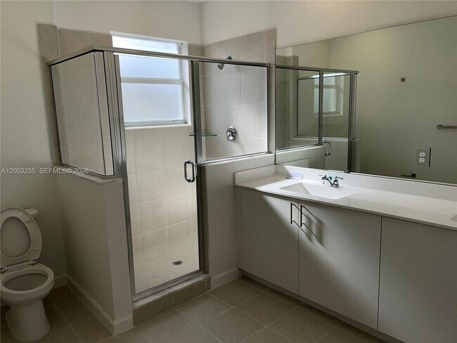 Building Photo - 2679 SE 25th Ter