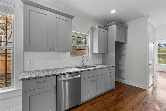 Building Photo - Move-In Ready Luxury in Island Point Estates