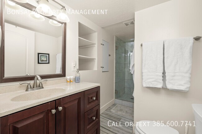 Building Photo - 807 E 500 S