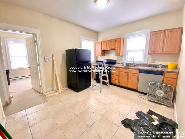 Building Photo - 19 Roseclair St