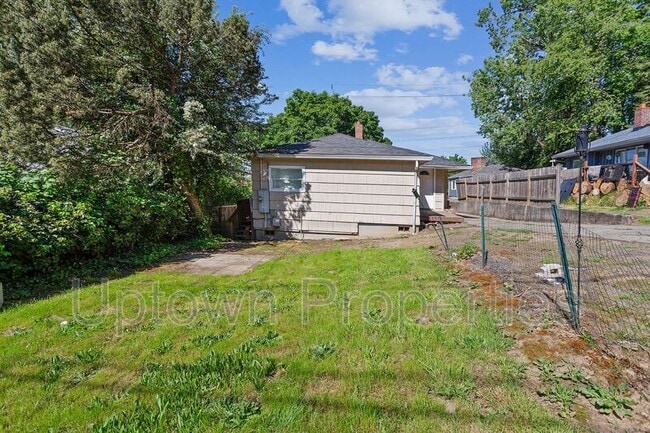 Building Photo - 11551 SW 64th Ave