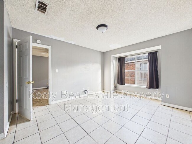 Building Photo - 102 Limoges St