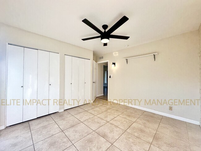 Building Photo - 8338 E Julia St