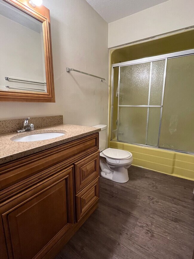 Building Photo - 1509-1511 East Nye Street (Bravo Team)