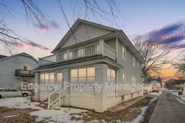 Primary Photo - 666 Myrtle St NW