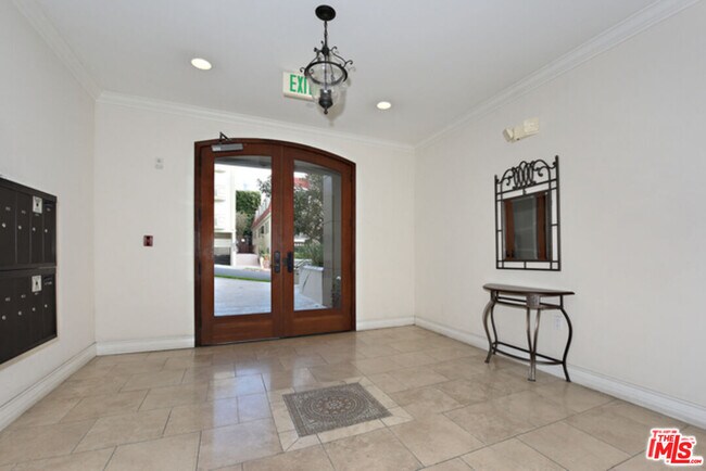 Building Photo - 2347 Fox Hills Dr