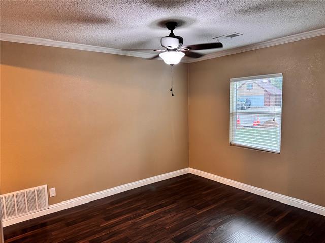 Building Photo - 912 Iowa St