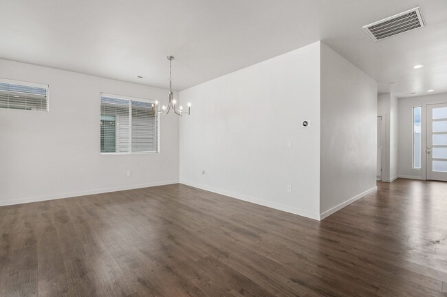 Building Photo - CDA Place Neighborhood- upgraded 3 bed 2 b...