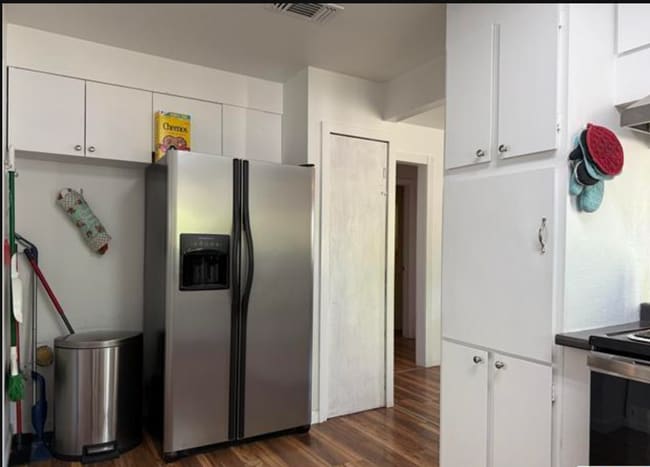 Building Photo - 328 Minckler Ave