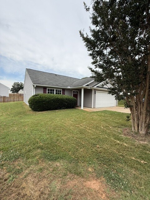 Building Photo - 305 Cool Embers Ln