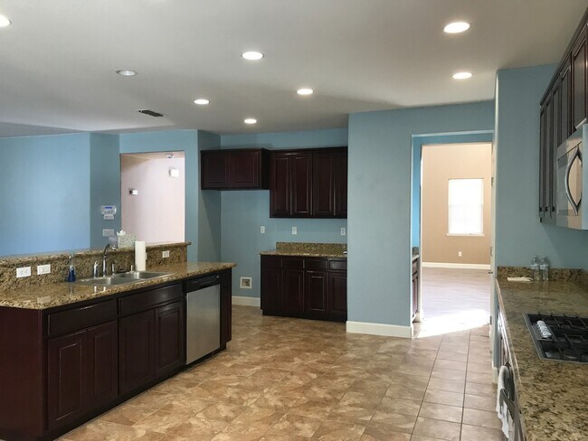 Building Photo - Beautiful Plumas Lake Home