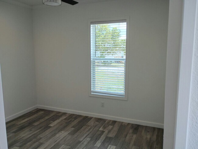 Building Photo - 26 Lily Dr