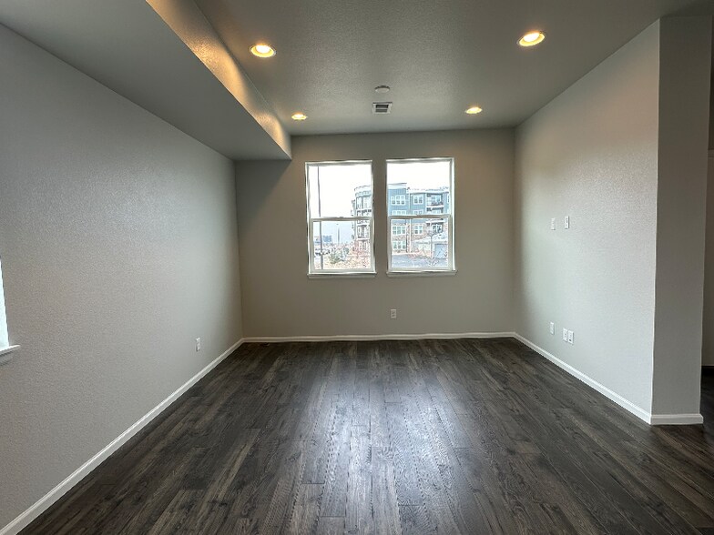 Building Photo - 6500 N Biscay St