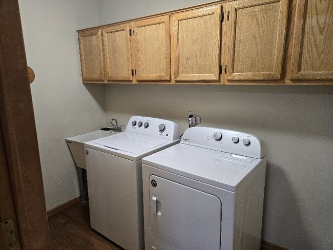 Building Photo - 15355 Windmill Ct