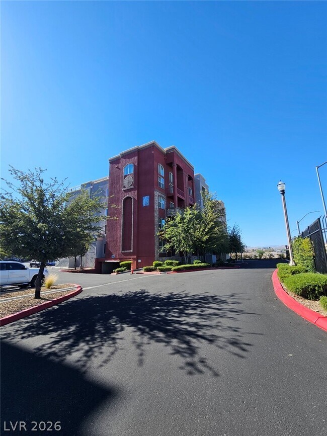 Building Photo - 20 E Serene Ave