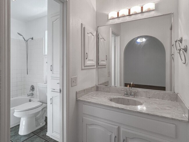 Building Photo - Inviting Northwest San Antonio Home - Fireplace, Office Flex, & Mature Trees