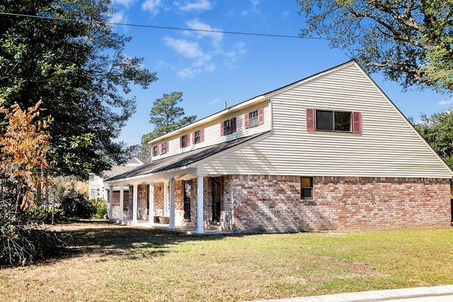 Building Photo - 502 Rosewood Dr