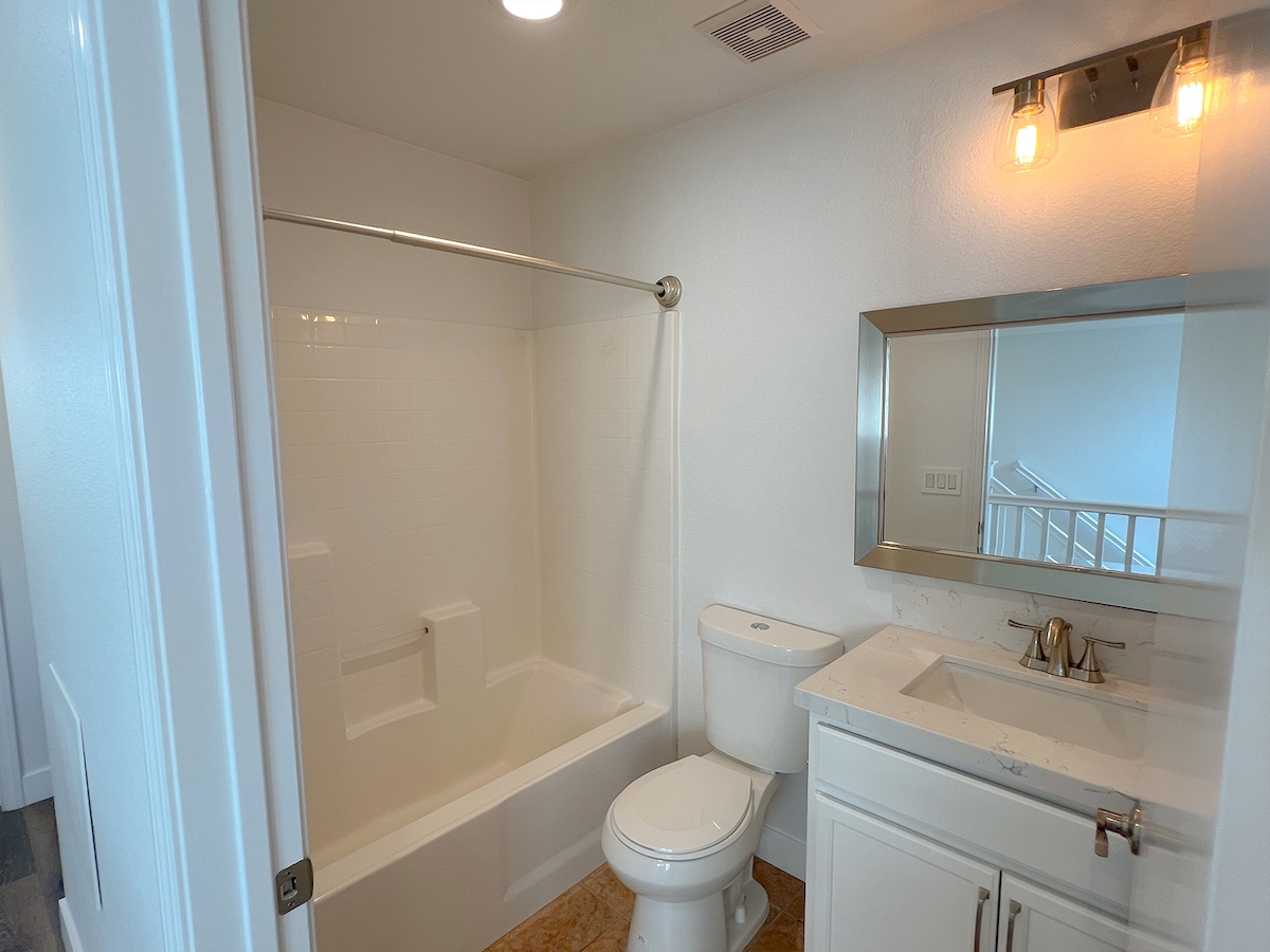 Building Photo - 16710 Nicklaus Dr