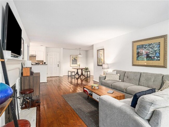 Building Photo - 3307 Pine Heights Dr NE