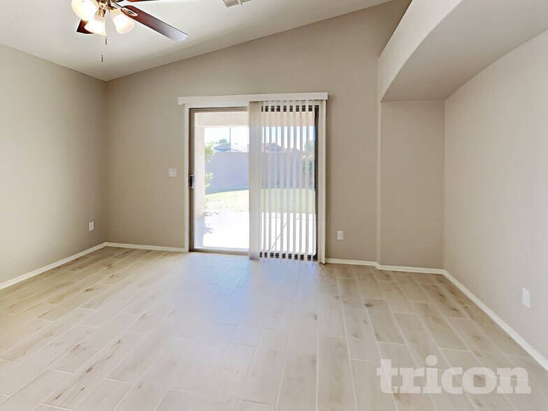 Building Photo - 21659 W Durango St