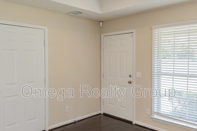 Building Photo - 13865 Roanoke Dr