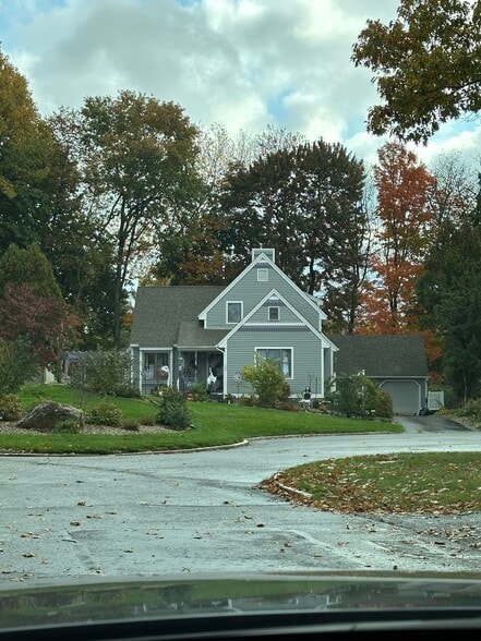 Secluded neighborhood of 18 Gingerbread style Victorian homes. - 20 Magnolia Hl