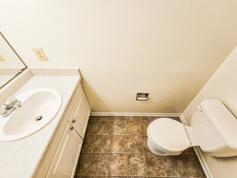 Building Photo - 117 Bybee Dr