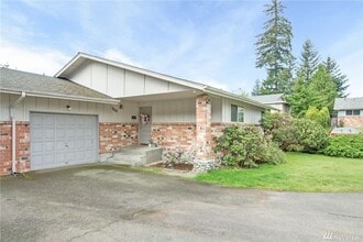 Building Photo - Emerald Ridge High School Duplex