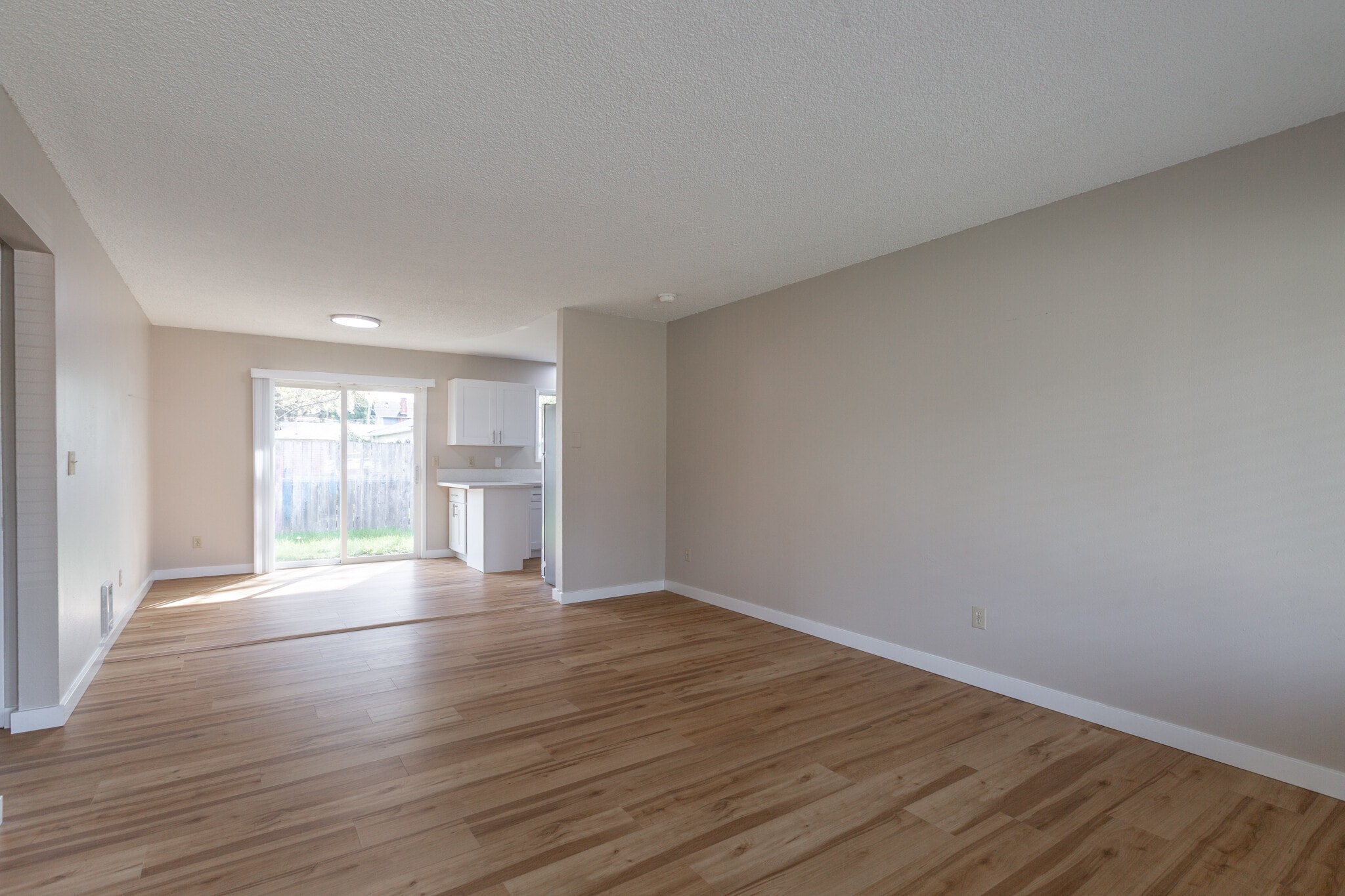 Building Photo - 110 SW Fleishauer Ln